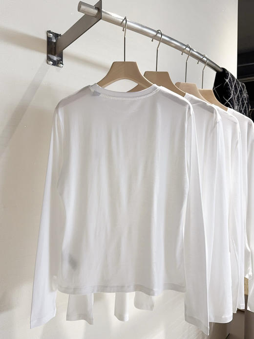 33-1 圆正渠道货 小马刺绣 基础款 女士白色圆领长袖 单穿打底 商品图11