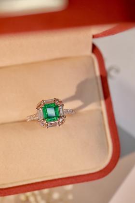 1.23克拉刻面祖母绿戒指