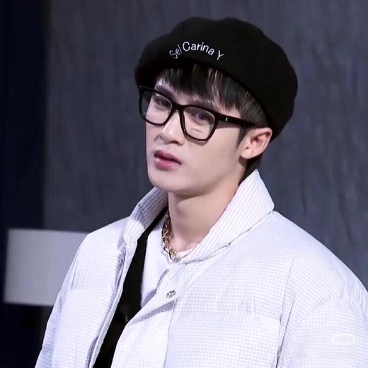 一店d ❗️𝐂𝐡𝐚𝐧𝐞𝐥 𝟑𝟑𝟗𝟐光学镜
亚版！！目前可以说是唯— —单对标专柜的香  和市面上那些根本不一样 上脸真的太好看了 商品图8