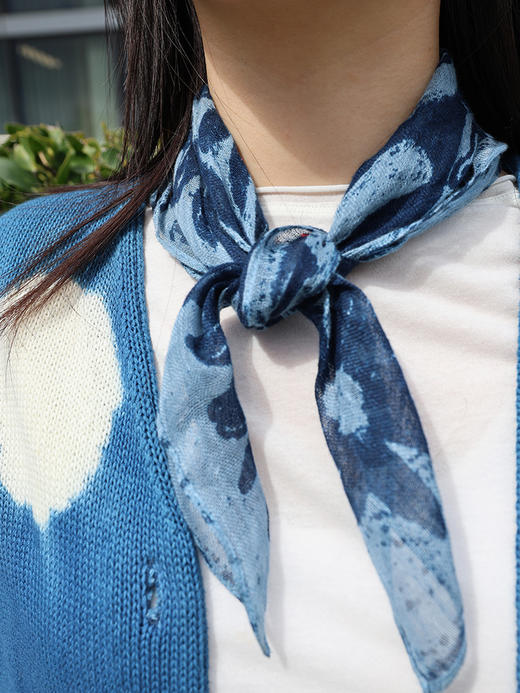 【30天左右发货单笔满1580赠，和田玉系列除外。】真正的相遇 纯亚麻印花小方巾 商品图2