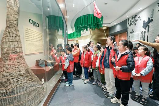 春假专场4.2-4.3❗️【峨眉探索家】2天1夜自然探索营：非遗竹编、现代工业探秘  传统武术传承、溶洞地质科考  丛林自然探索、飞拉达攀岩挑战 商品图2