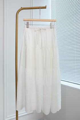 浪漫花房|重工镂空绣花半裙