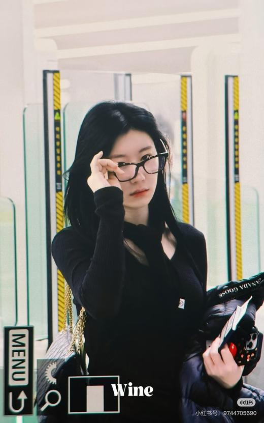 一店d ❗️𝐂𝐡𝐚𝐧𝐞𝐥 𝟑𝟑𝟗𝟐光学镜
亚版！！目前可以说是唯— —单对标专柜的香  和市面上那些根本不一样 上脸真的太好看了 商品图7