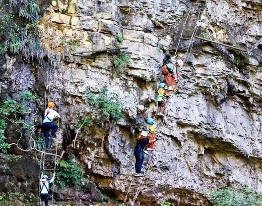 春假专场4.2-4.3❗️【峨眉探索家】2天1夜自然探索营：非遗竹编、现代工业探秘  传统武术传承、溶洞地质科考  丛林自然探索、飞拉达攀岩挑战 商品图1