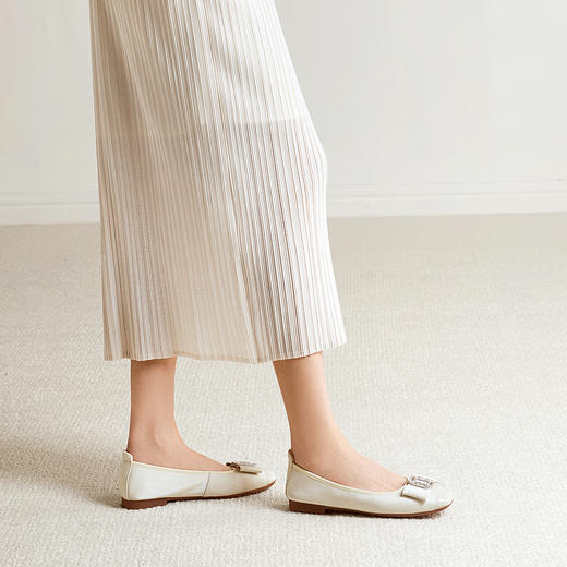 千百度蝴蝶结浅口单鞋女2026春季新款拼接平底真皮小香风晚晚鞋A26188813 商品图2