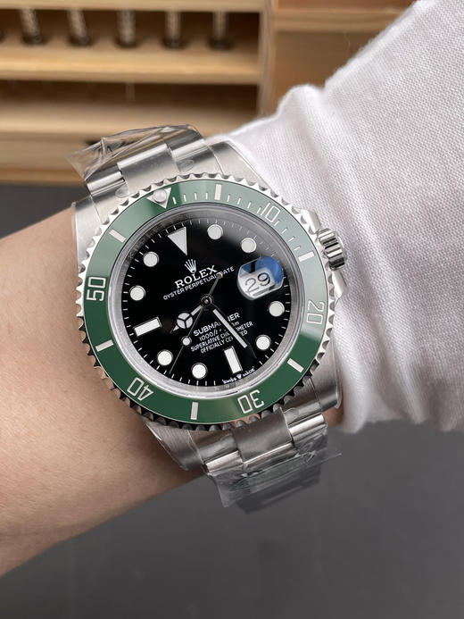 CLEAN PULS 劳力士 ROLEX 水鬼系列➕新限量版【高版本】逆调时针，可回调日历，美美搭配。新劳力士水鬼  6字位自带皇冠，更加上档次，真正41mm尺寸与原装一致，4角表耳变小，表带表扣加宽 商品图8