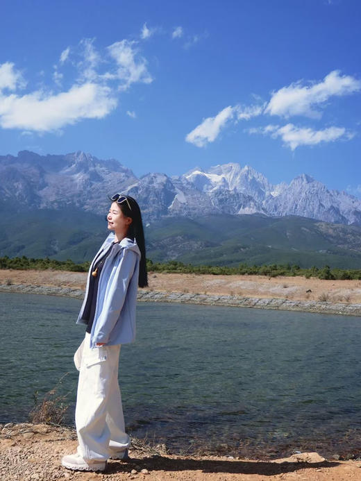 【板娘试穿推荐】男女同款连帽冲锋衣  外面三层复合面料  兼顾保暖和透气  防风防泼水  耐磨防刮  日常休闲/户外活动随意切换~ 商品图2