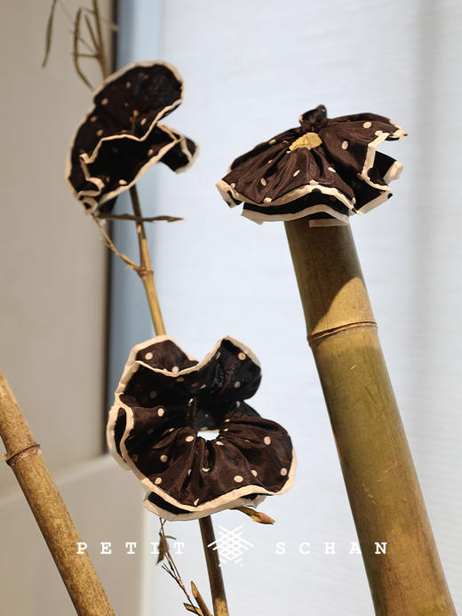 1999积分兑换 PETIT SCHAN小闪 黑糖珍珠 法式桑蚕丝波点弹力发圈 商品图5