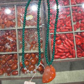 1110元/个南红挂件