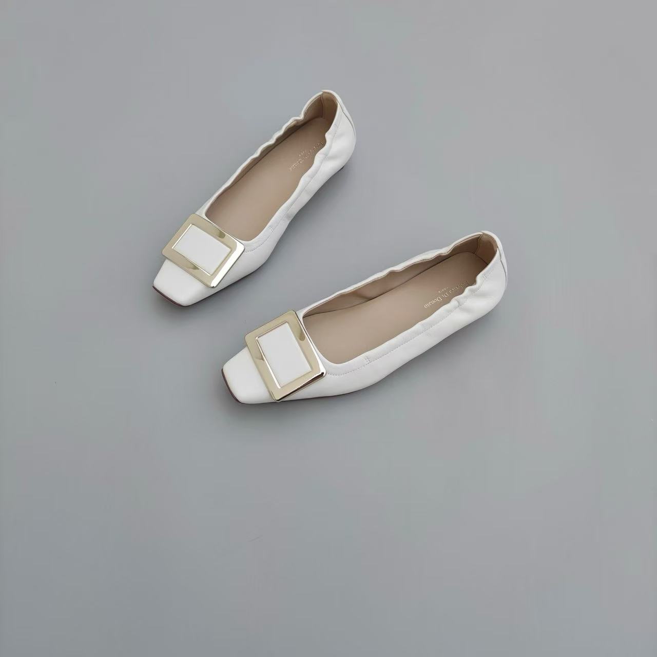 火桐hooton 经典方扣软羊皮通勤平底单鞋