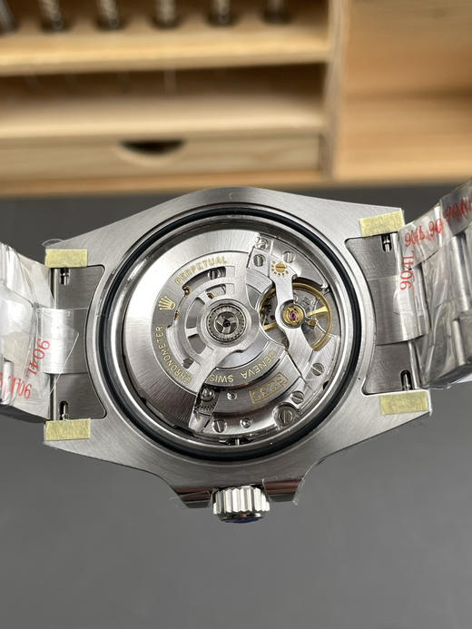 CLEAN PULS 劳力士 ROLEX 水鬼系列➕新限量版【高版本】逆调时针，可回调日历，美美搭配。新劳力士水鬼  6字位自带皇冠，更加上档次，真正41mm尺寸与原装一致，4角表耳变小，表带表扣加宽 商品图4