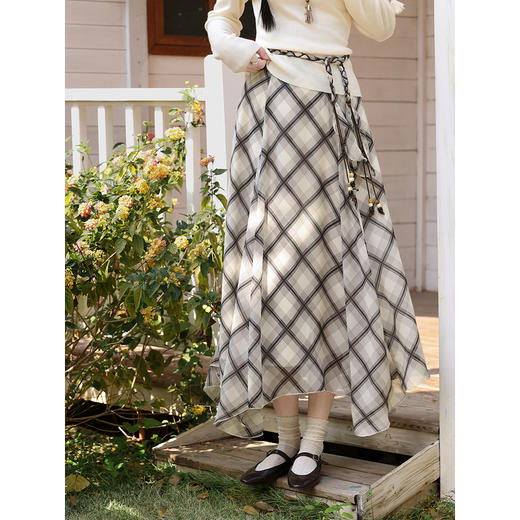 鹿向南「南杏庄园」咖色格子半身裙女春季新款高腰不规则长款裙子 商品图1