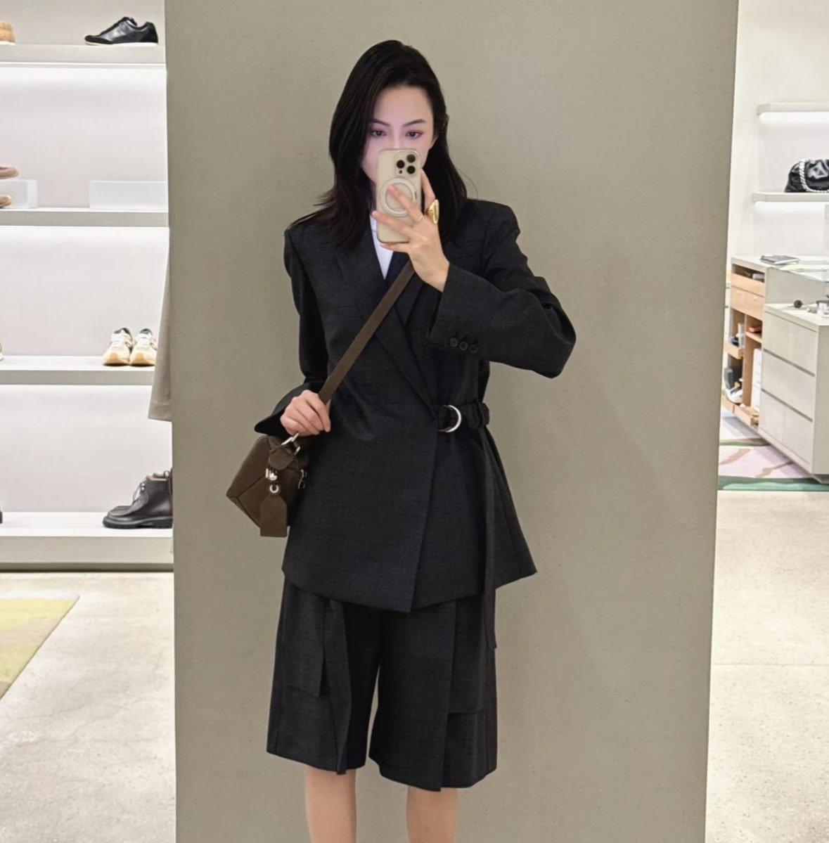重磅渠道！26SS新款 loew精细剪裁羊毛套装  工装短裤 搭扣西装外套  大女主套装  通勤必入！ 单穿一套搭配皆可