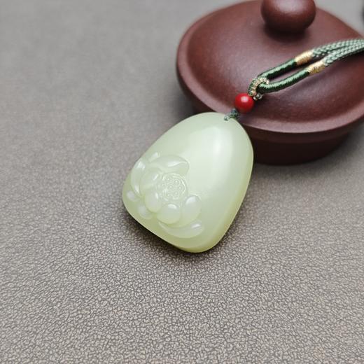 新疆和田玉且末料黄口料雅致荷花平安牌 228-8 商品图1