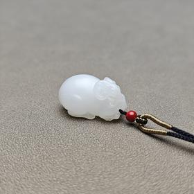 新疆和田玉且末料羊脂玉小羊挂件 228-7