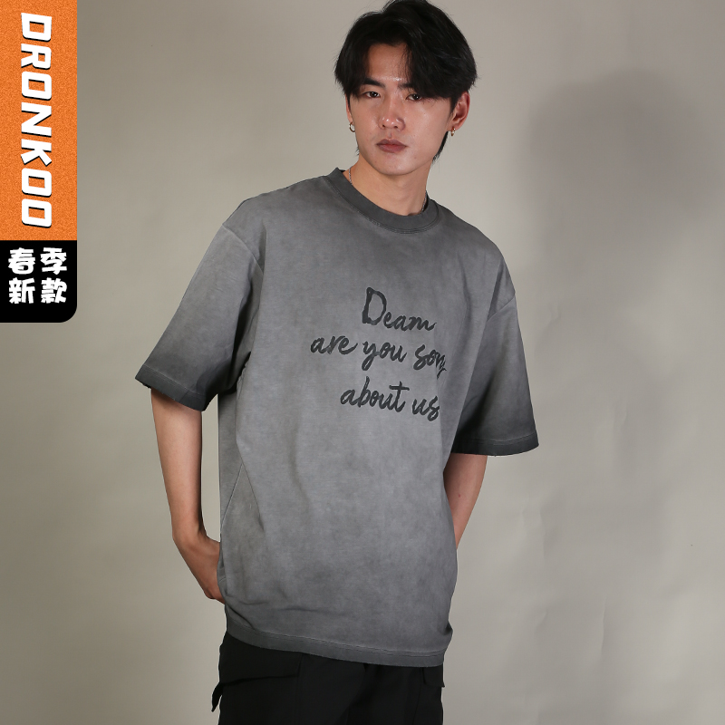 DRONKOO 2026 圆领前三排后一排字母印花做旧磨破阔短袖T恤