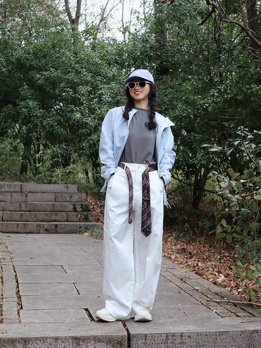 【板娘试穿推荐】男女同款连帽冲锋衣  外面三层复合面料  兼顾保暖和透气  防风防泼水  耐磨防刮  日常休闲/户外活动随意切换~ 商品图12