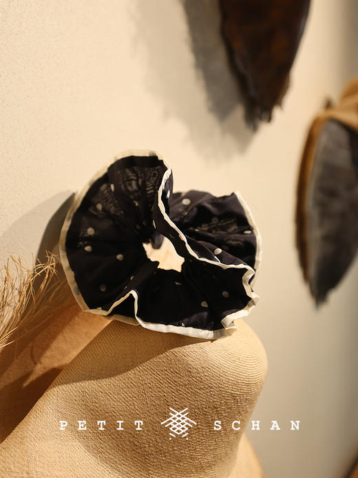 1999积分兑换 PETIT SCHAN小闪 黑糖珍珠 法式桑蚕丝波点弹力发圈 商品图3