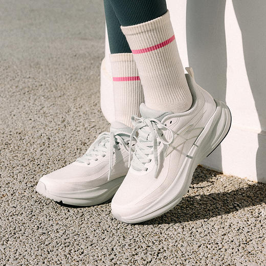 安踏云途轻量舒适女子慢跑跑鞋122615526-3 商品图2