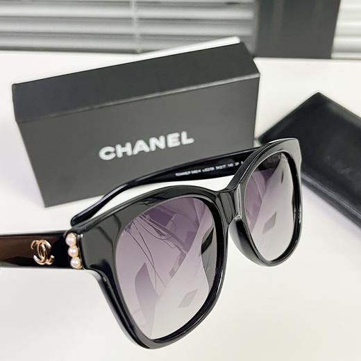 优选丨【礼盒款】Chanel 香奈儿墨镜 珍珠双C太阳镜 黑框  CH5482   香港直邮 商品图11