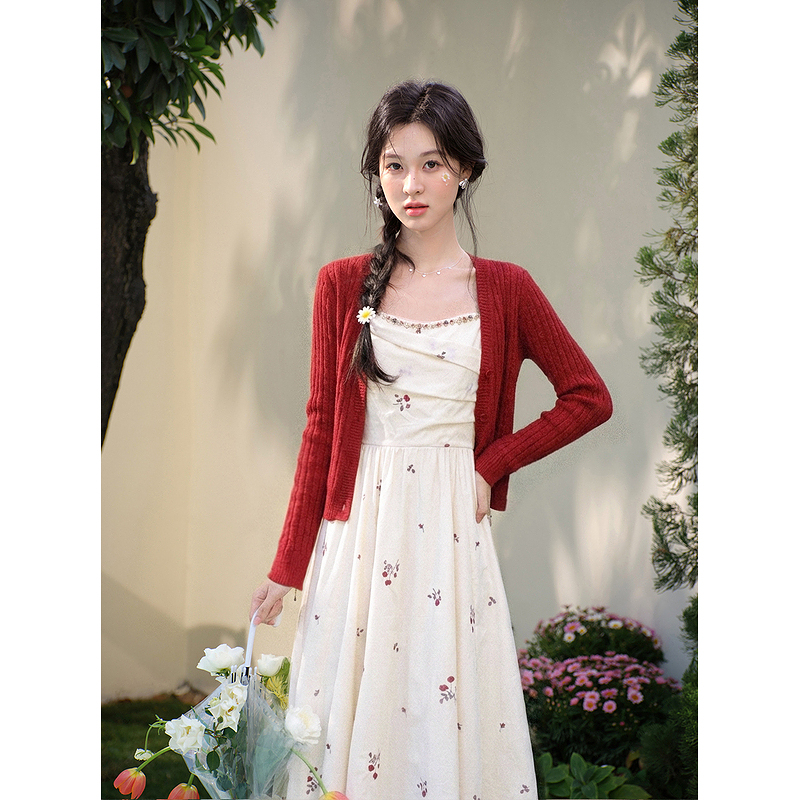 鹿向南「清新花语」红毛针织开衫杏色碎花吊带连衣裙女春时尚套装