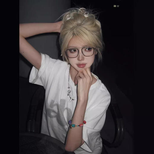 【甜酷风拉满❗️高街松弛感印花t恤】细腻柔软的棉料，贴身穿不扎皮肤，透气不闷汗，简约又不失设计感，白色休闲体恤潮牌上衣insL 商品图3