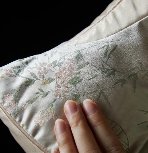 盐掌柜锦缎花草枕，九种草本植物填充，养脖养肤丝滑，越睡越舒服【3-5发发货】 商品图6