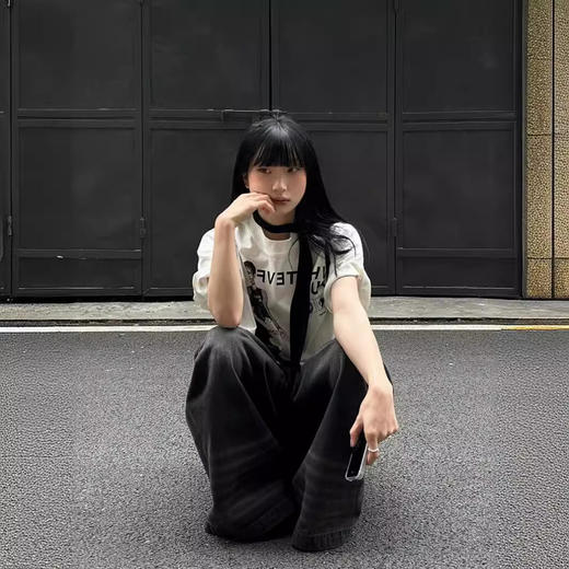 【小众设计感❗️复古吉他手印花T恤】不挑身材的微阔剪裁，完美包容腰腹赘肉与宽胯，打造随性 “下衣失踪” 穿法，遮肉藏胯，梨形身材随便穿，夏季高街情侣大码短袖oversize上衣潮L 商品图1