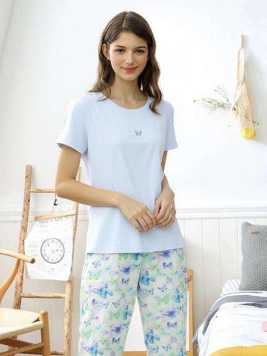 【时尚家居服系列】舒雅女短袖九分裤套装上衣：棉莫单面 50%棉 50%莫代尔 32S 单面 150g/m2  裤子：100%棉  80X80 165X105   31/26420H 商品图1