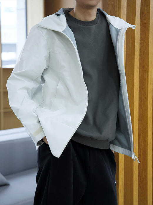 【板娘试穿推荐】男女同款连帽冲锋衣  外面三层复合面料  兼顾保暖和透气  防风防泼水  耐磨防刮  日常休闲/户外活动随意切换~ 商品图10