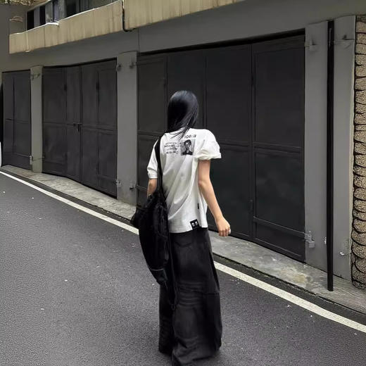 【小众设计感❗️复古吉他手印花T恤】不挑身材的微阔剪裁，完美包容腰腹赘肉与宽胯，打造随性 “下衣失踪” 穿法，遮肉藏胯，梨形身材随便穿，夏季高街情侣大码短袖oversize上衣潮L 商品图2