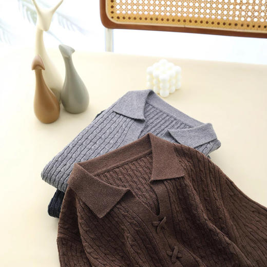 「自」全新升级【铂金会员275/天猫369/差价94】(02112)洛诗琳气质翻领羊毛上衣2026春季新款宽松百搭绞花针织衫 商品图3