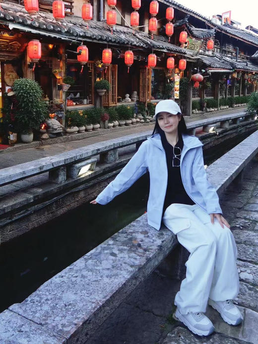 【板娘试穿推荐】男女同款连帽冲锋衣  外面三层复合面料  兼顾保暖和透气  防风防泼水  耐磨防刮  日常休闲/户外活动随意切换~ 商品图1