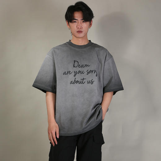 DRONKOO 2026 圆领前三排后一排字母印花做旧磨破阔短袖T恤 商品图3