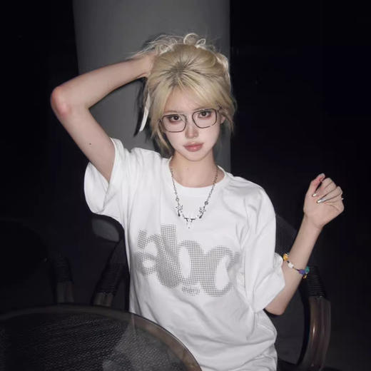 【甜酷风拉满❗️高街松弛感印花t恤】细腻柔软的棉料，贴身穿不扎皮肤，透气不闷汗，简约又不失设计感，白色休闲体恤潮牌上衣insL 商品图2