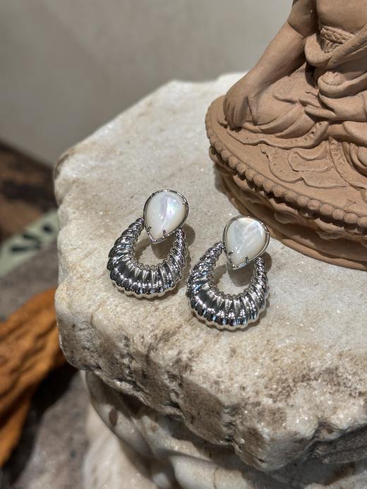 女神节专属耳饰，开春搭配衣服巨灵动！温柔通勤氛围感全都有～送闺蜜送自己都超合适，每一款都有小心机，闭眼入不踩雷！上耳佩戴超级美～✨ 商品图5