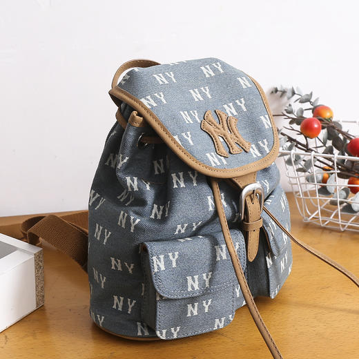 严选 | MLB满印老花双肩包 浅蓝色/碳黑色 23*11*27.5（cm） 商品图4