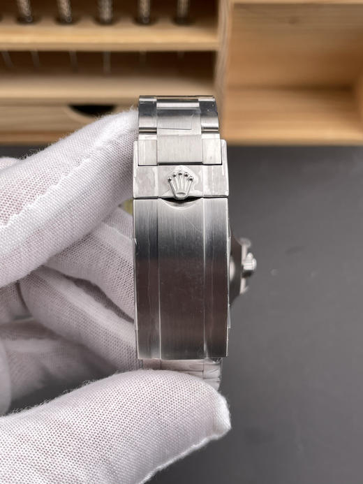CLEAN PULS 劳力士 ROLEX 水鬼系列➕新限量版【高版本】逆调时针，可回调日历，美美搭配。新劳力士水鬼  6字位自带皇冠，更加上档次，真正41mm尺寸与原装一致，4角表耳变小，表带表扣加宽 商品图7