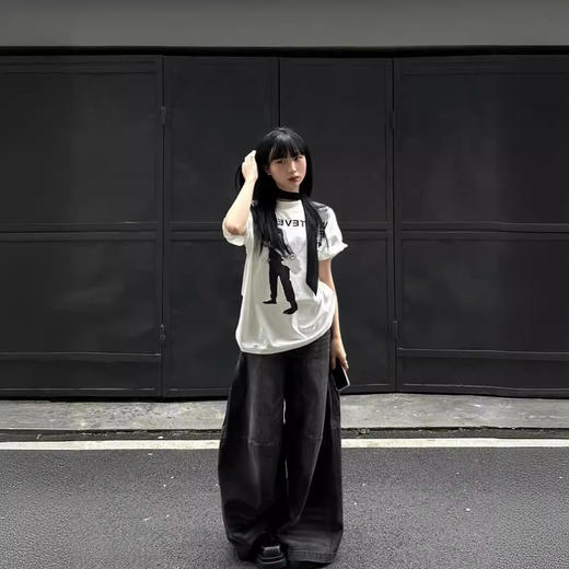 【小众设计感❗️复古吉他手印花T恤】不挑身材的微阔剪裁，完美包容腰腹赘肉与宽胯，打造随性 “下衣失踪” 穿法，遮肉藏胯，梨形身材随便穿，夏季高街情侣大码短袖oversize上衣潮L 商品图3