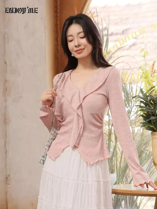 【门店同款】ENJOY春季“柔光芳序”甜美V领荷叶边小衫 169493197 商品图3