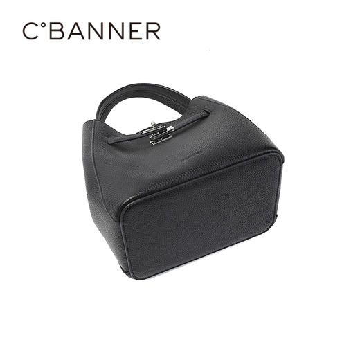 【上新】千百度2026细腻荔枝纹包面耐磨实用女包A26372513 商品图3