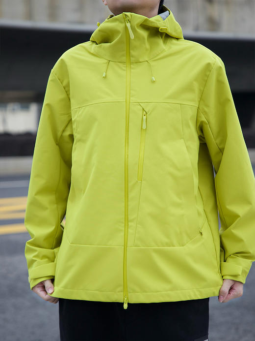 【板娘试穿推荐】男女同款连帽冲锋衣  外面三层复合面料  兼顾保暖和透气  防风防泼水  耐磨防刮  日常休闲/户外活动随意切换~ 商品图9