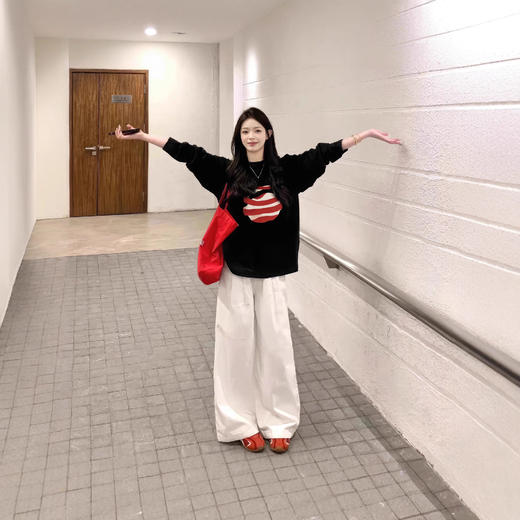 【显白不挑皮❗️创意印花圆领卫衣】百搭属性拉满：单穿慵懒随性，遮肉显瘦，通勤休闲都能穿，大码打底衫内搭韩系宽松上衣L 商品图1