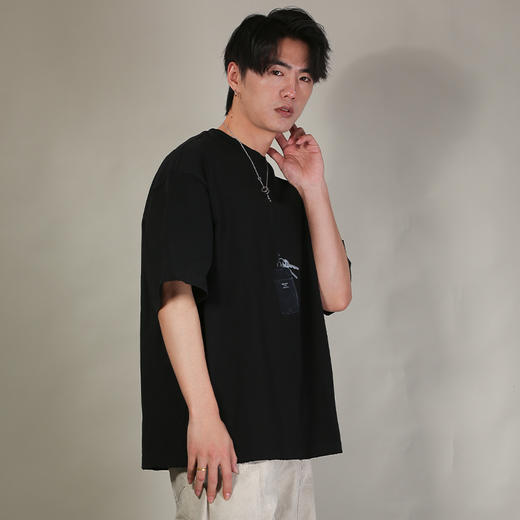 DRONKOO 2026 圆领前钥匙皮牌挂件印花阔短袖T恤 商品图2