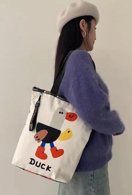 LeSportsac乐播诗X逗鸭系列托特包 商品图1