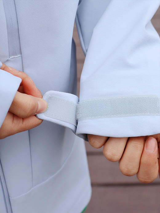 【板娘试穿推荐】男女同款连帽冲锋衣  外面三层复合面料  兼顾保暖和透气  防风防泼水  耐磨防刮  日常休闲/户外活动随意切换~ 商品图14