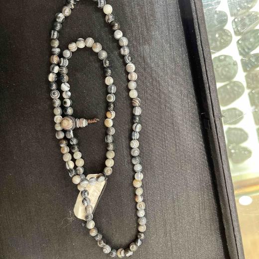 300元/条缠丝玛瑙佛珠 商品图1