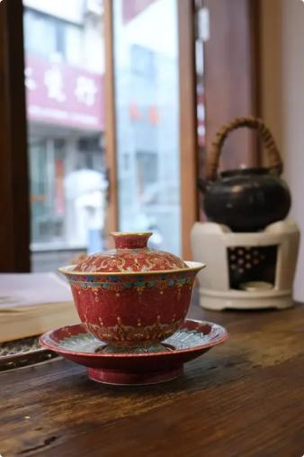 豇豆红错金银图案三才盖碗 商品图0