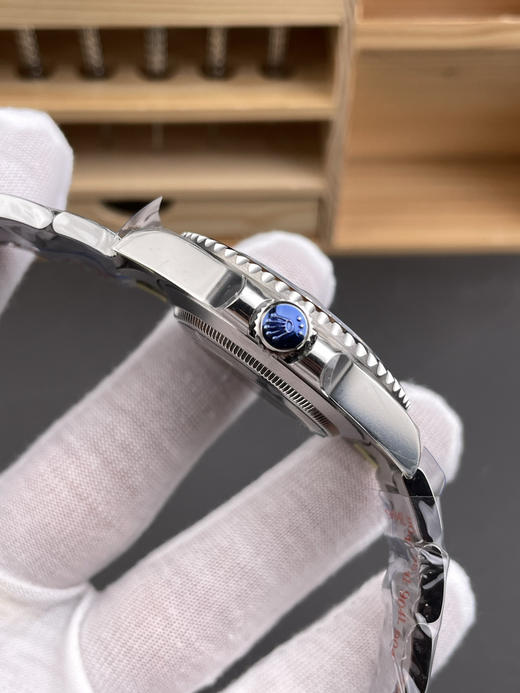 CLEAN PULS 劳力士 ROLEX 水鬼系列➕新限量版【高版本】逆调时针，可回调日历，美美搭配。新劳力士水鬼  6字位自带皇冠，更加上档次，真正41mm尺寸与原装一致，4角表耳变小，表带表扣加宽 商品图3