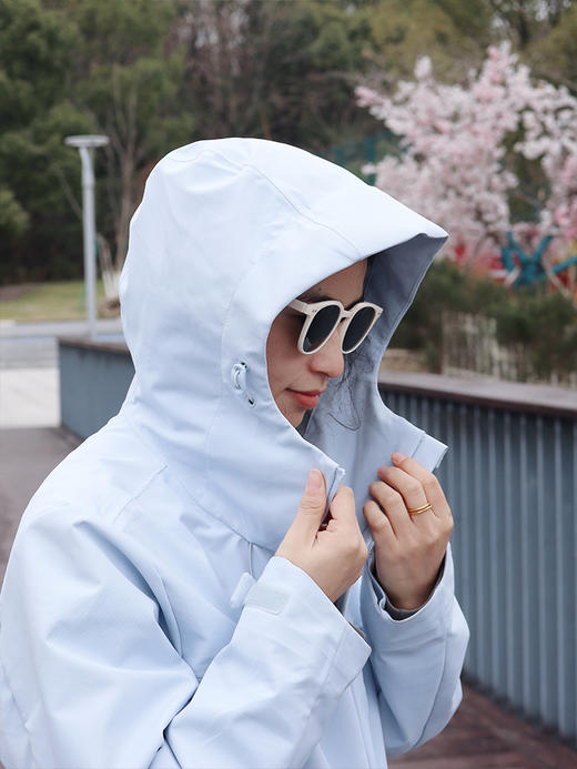 【板娘试穿推荐】男女同款连帽冲锋衣  外面三层复合面料  兼顾保暖和透气  防风防泼水  耐磨防刮  日常休闲/户外活动随意切换~ 商品图13